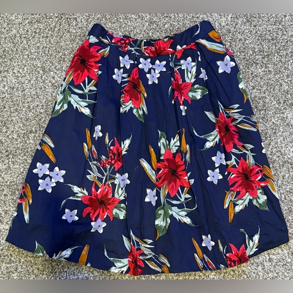 The Unbranded Brand Dresses & Skirts - Women’s Navy Floral Pleated Skirt ~ Size L NWOT